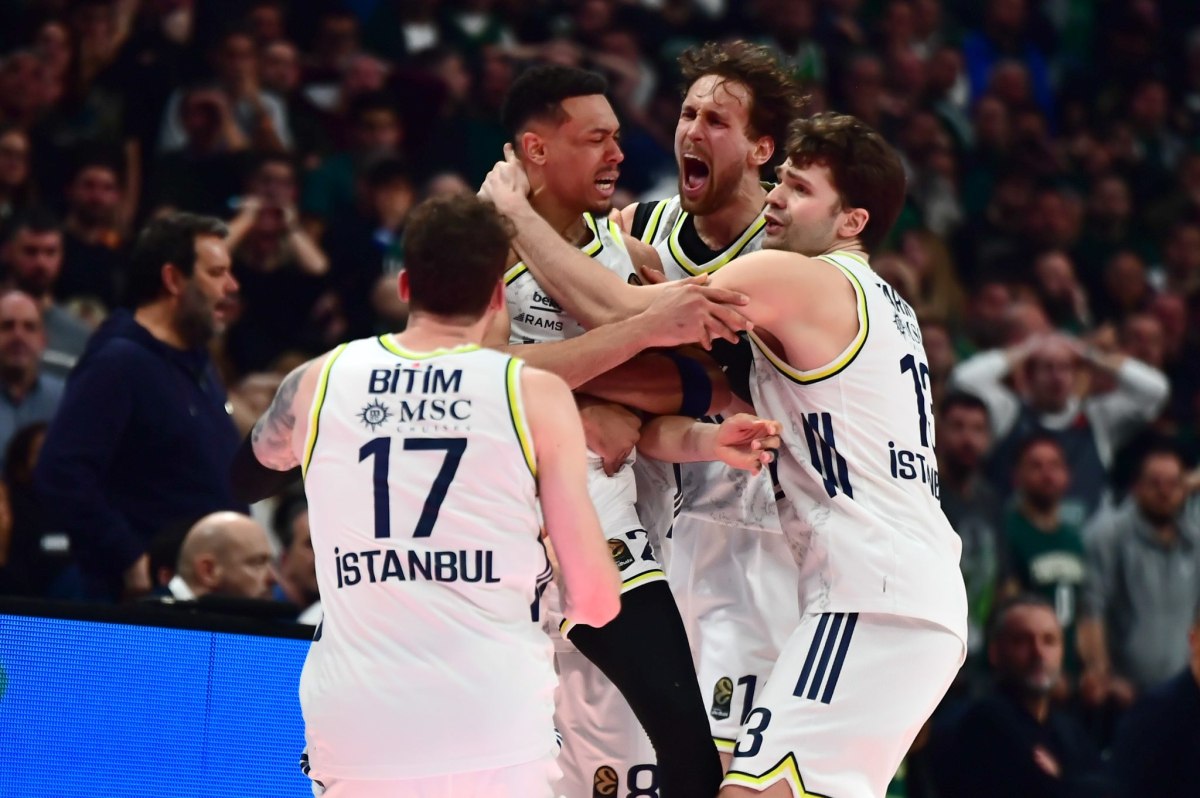 Τα…. έβαλε με τον Μπόλντγουιν η σύντροφος του Ναν: «Σε σιχαίνομαι, μικρέ άντρα!» (pic)