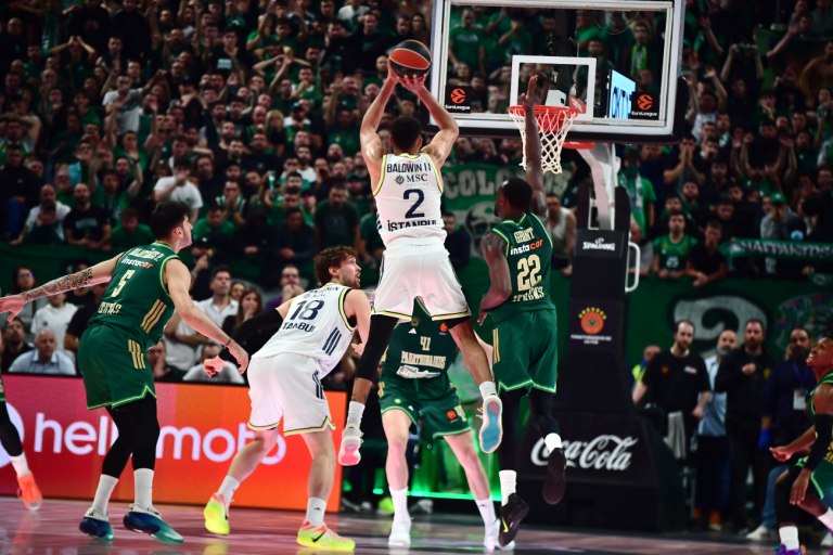 Το buzzer beater του Μπόλντγουιν που έδωσε τη νίκη στην Φενερμπαχτσέ (vid)