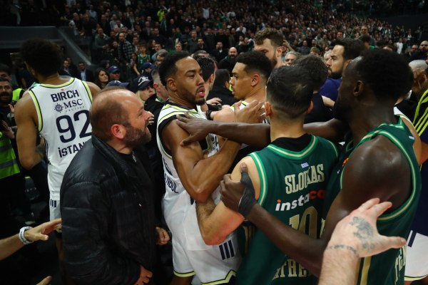 Τι αναφέρει το φύλλο αγώνα στο Παναθηναϊκός – Φενέρμπαχτσε για τη σύρραξη (vids)