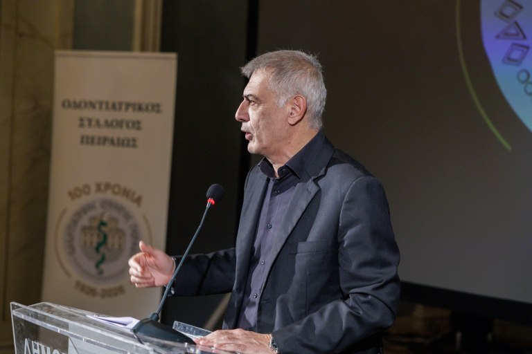 Ο Γιάννης Μώραλης στην εκδήλωση για τα 100 χρόνια του Οδοντιατρικού Συλλόγου Πειραιώς