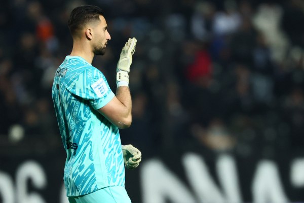 Ο Στρακόσα απέκρουσε πέναλτι του Γιακουμάκη (vid)