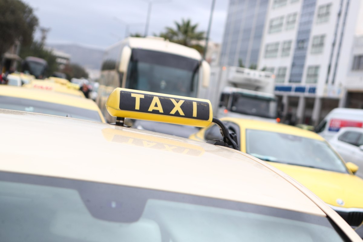 Συνελήφθη οδηγός ταξί για 56 διπλές ταρίφες στο κέντρο της Αθήνας