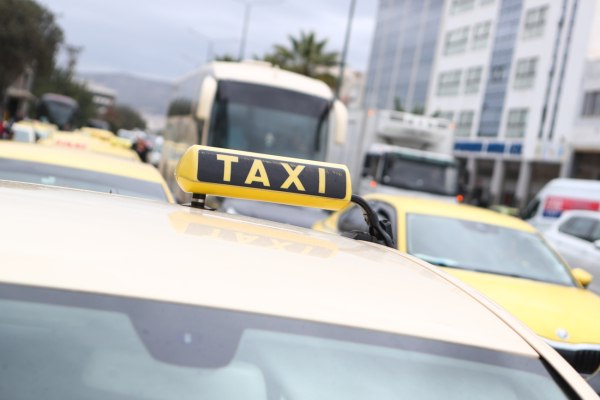 Συνελήφθη οδηγός ταξί για 56 διπλές ταρίφες στο κέντρο της Αθήνας