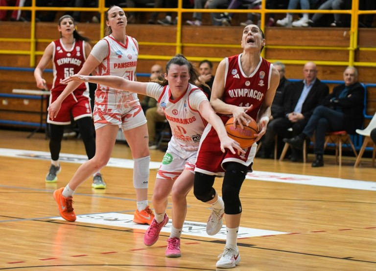 Πανσερραϊκός – Ολυμπιακός 72-76: Νικήτριες στο «θρίλερ» των Σερρών οι «ερυθρόλευκες»