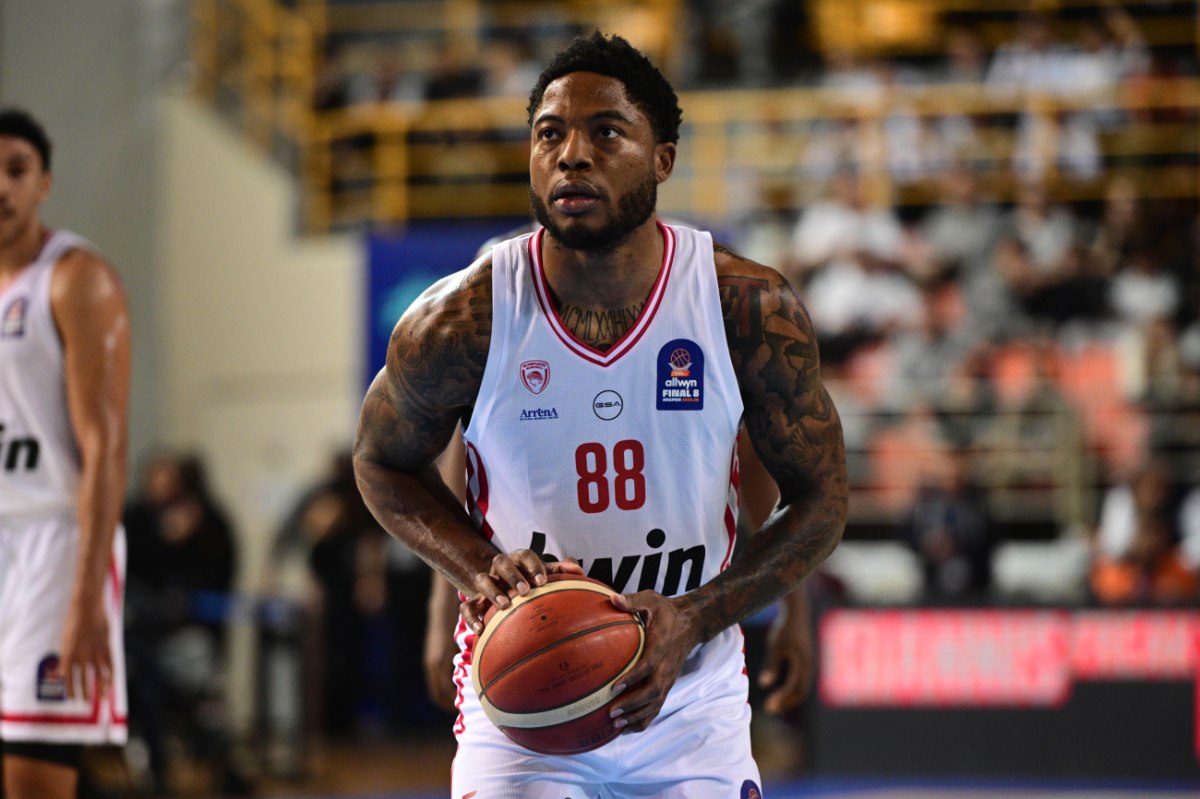 Ολυμπιακός: Θα υποβληθεί σε μαγνητική ο Ταϊρίκ Τζόουνς (vid)