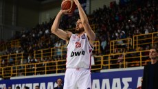 Πίτερς: «Δεν υπάρχει σεβασμός για την υγεία των παικτών με τα αυτοκόλλητα»