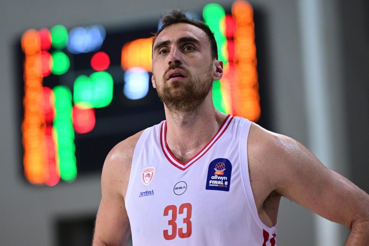 Ολυμπιακός: Έκπληξη από τον Μπαρτζώκα – Μιλουτίνοφ και Τζόουνς στην 12άδα