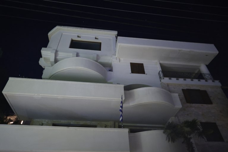 Τραγωδία στη Βάρη: Δύο άνδρες νεκροί από ηλεκτροπληξία