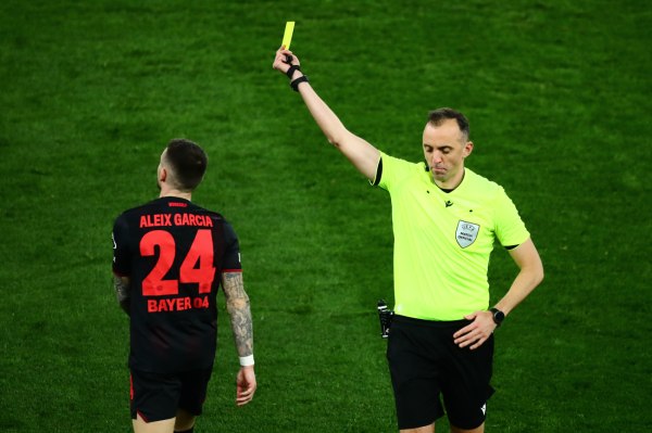 Καραπαπάς για Λεβερκούζεν: «Παράξενοι κανονισμοί…» (vids)