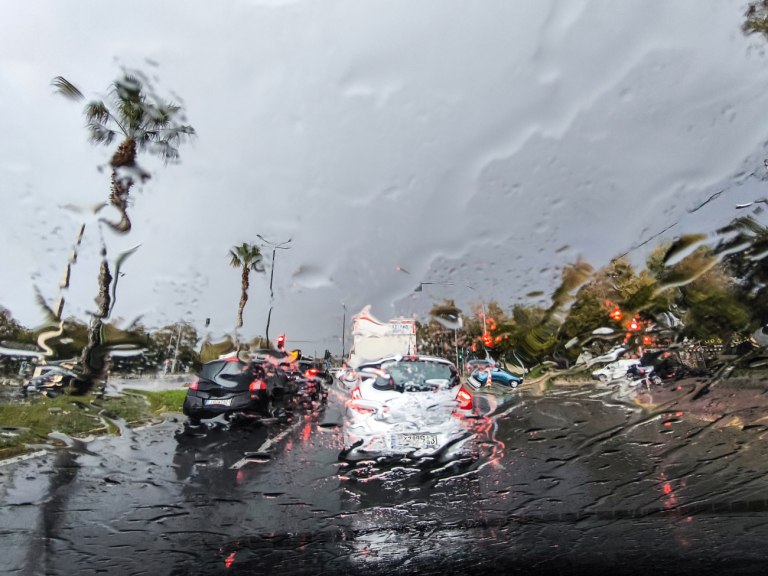 Τι είναι το γιγάντιο νέφος cumulonimbus που προκάλεσε χαλαζόπτωση στην Αττική