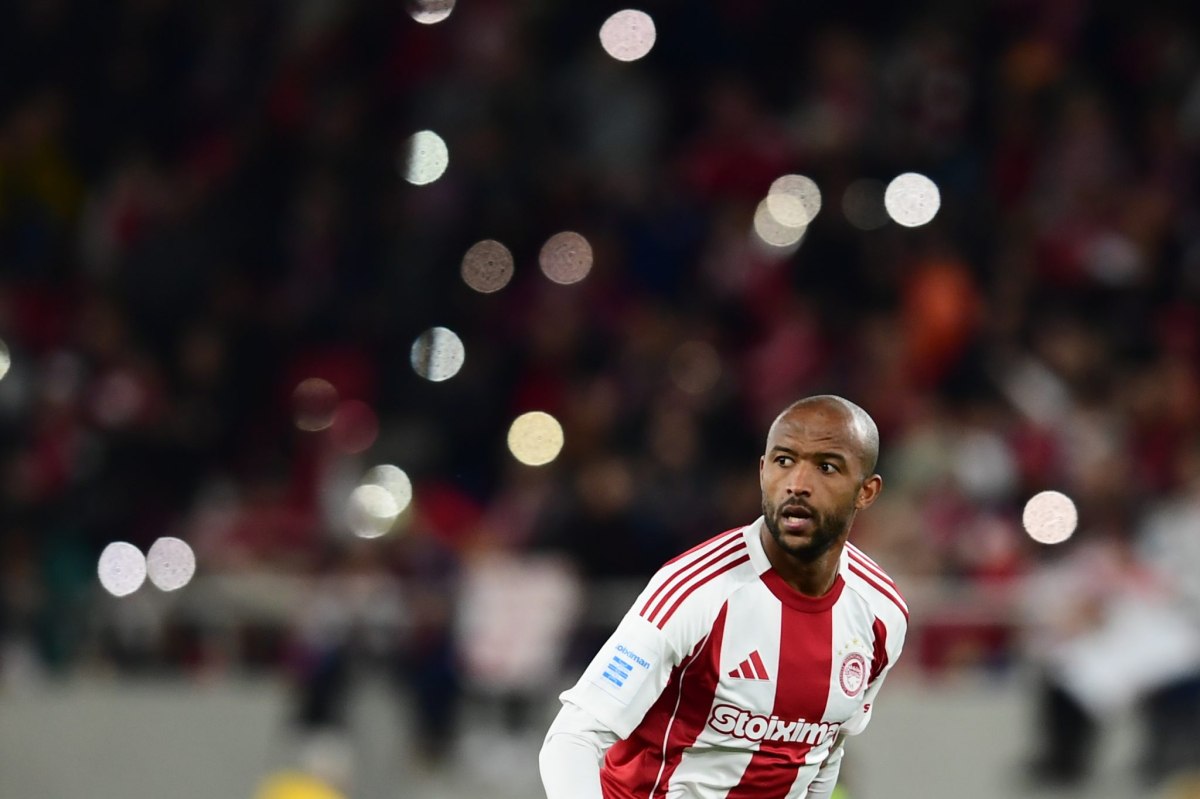 Ο Ελ Κααμπί έφαγε στον πάγκο του Ολυμπιακού, με τη δύση του ηλίου (pic)