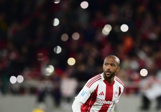 Ο Ελ Κααμπί έφαγε στον πάγκο του Ολυμπιακού, με τη δύση του ηλίου (pic)