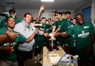 Η αφιέρωση του Κώστα Σλούκα στον Αταμάν για τον χαμό της μητέρας του (vid)