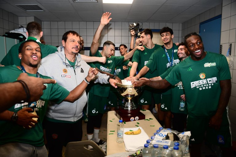 Η αφιέρωση του Κώστα Σλούκα στον Αταμάν για τον χαμό της μητέρας του (vid)