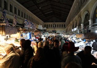 Καθαρά Δευτέρα: Ανοιχτή μέχρι το μεσημέρι η Βαρβάκειος για τα ψώνια – Πλήθος κόσμου στην αγορά