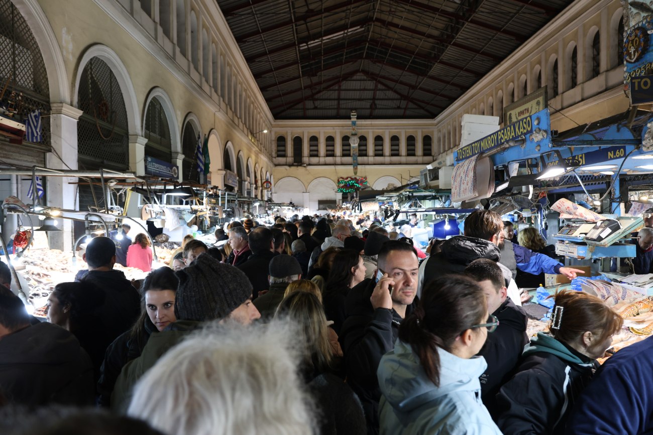 Το «αδιαχώρητο» στη Βαρβάκειο αγορά για το σαρακοστιανό τραπέζι – Πού κυμαίνονται οι τιμές