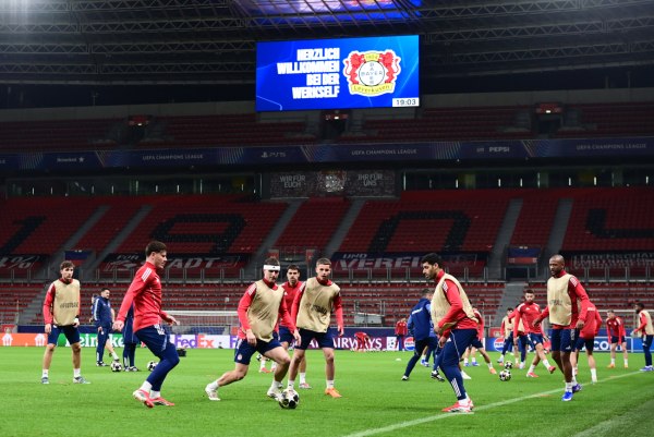 Η προπόνηση του Ολυμπιακού στην BayArenA – Δείτε βίντεο και φωτογραφίες