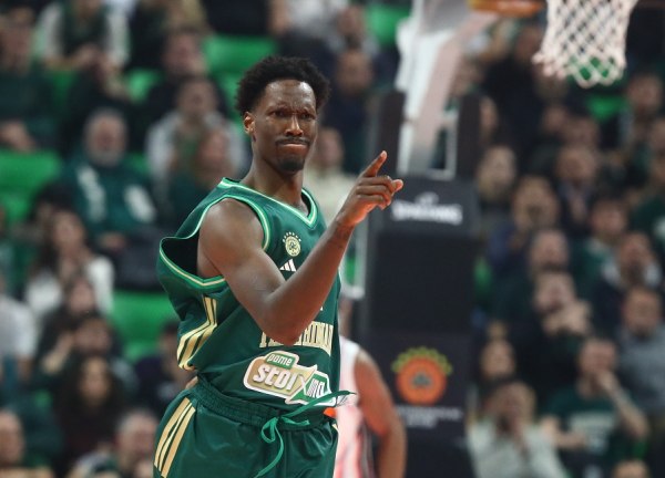 Παραλίγο να το «γυρίσει» μόνος του ο Χέιζ-Ντέιβις: Η εξαιρετική εμφάνισή του με την Παρί (vid)