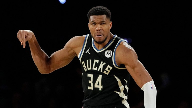 «Οι Λέικερς ετοιμάζουν πακέτο ανταλλαγής για τον Αντετοκούνμπο»