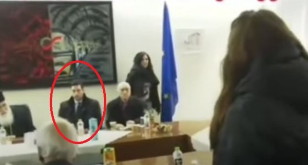 Τεμπη: «Αν ήξερα ότι θα ήταν οι δολοφόνοι των παιδιών μας δεν θα ερχόμουν» – Οργή για παρουσία Κυρανάκη στο μνημόσυνο