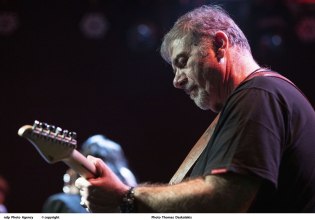 Ο Δημήτρης Σταρόβας και η μπάντα του στο Κύτταρο Live