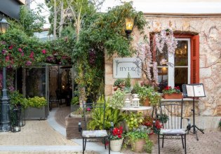 Hyde: Στο κρυφό κήπο του Πύργου της Κηφισιάς μπορείτε να απολαύσετε μοναδικές γεύσεις