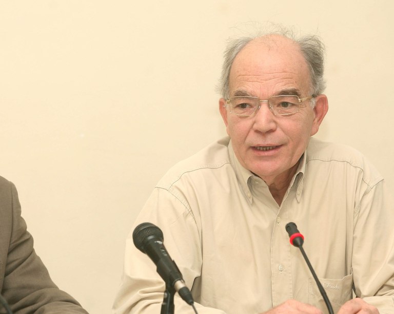 Κάτω τα χέρια από τον Γιάνη Μαΐστρο!