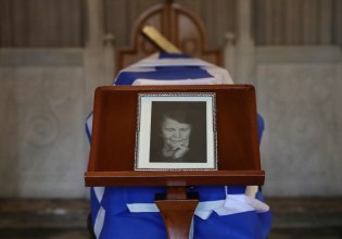 Σε λαϊκό προσκύνημα η κηδεία της Ελένης Γλύκατζη Αρβελέρ – Δείτε live