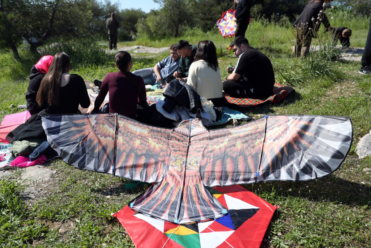 Κούλουμα στην Αθήνα με χαρταετούς, σαρακοστιανά και γλέντι, στο λόφο του Φιλοπάππου