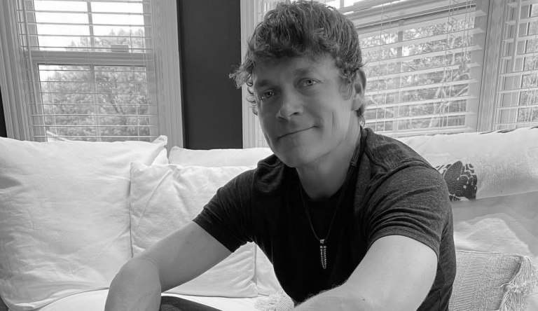 Μπραντ Άρνολντ: O τραγουδιστής των 3 Doors Down πέθανε «μετά από γενναία μάχη με τον καρκίνο»