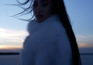 Η Αναστασία δίνει εικόνα στο «Βρέχει» μέσα από ένα δυναμικό cinematic video clip