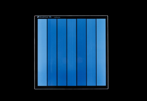 Microsoft: Έρευνα αναδεικνύει το γυαλί ως αξιόπιστο υλικό για μακροπρόθεσμη αποθήκευση δεδομένων