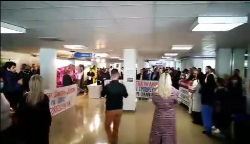 Γεωργιάδης: «Θερμή»… υποδοχή στο Πανεπιστημιακό Νοσοκομείο Ιωαννίνων από υγειονομικούς
