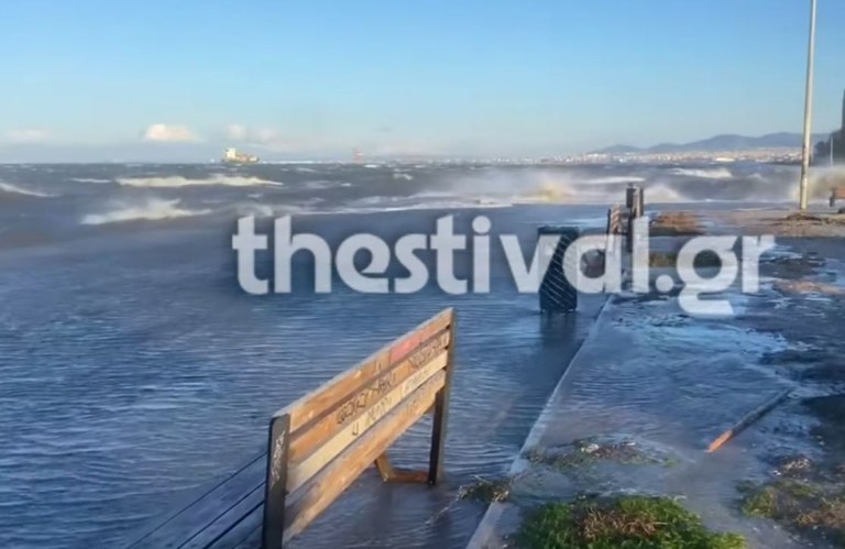 Κακοκαιρία: Θυελλώδεις άνεμοι σε Θεσσαλονίκη και Κέρκυρα – Κατολισθήσεις στην Πελοπόννησο