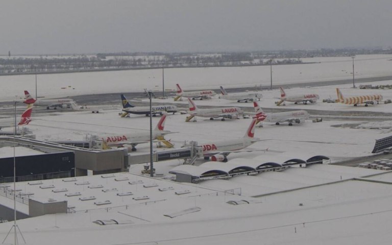 Αυστρία: Ακυρώθηκαν πτήσεις στο αεροδρόμιο της Βιέννης λόγω έντονων χιονοπτώσεων