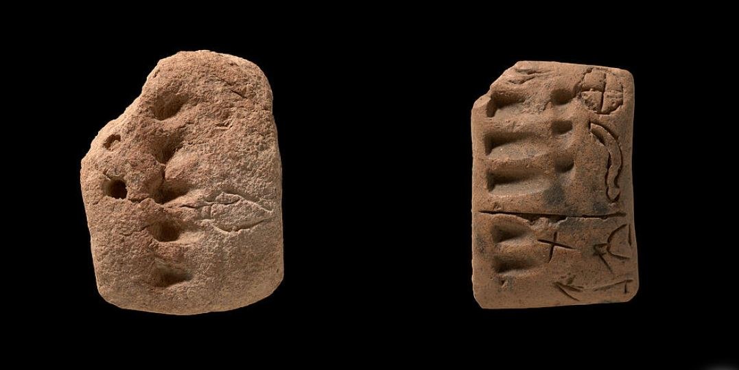 Πήλλινα πινακίδια πρωτο-σφηνοειδούς γραφής από την πόλη Ουρούκ στο σημερινό Ιράκ, ηλικίας περίπου 3.500 ετών (Staatliche Museen zu Berlin, Vorderasiatisches Museum / Olaf M. Tesmer)