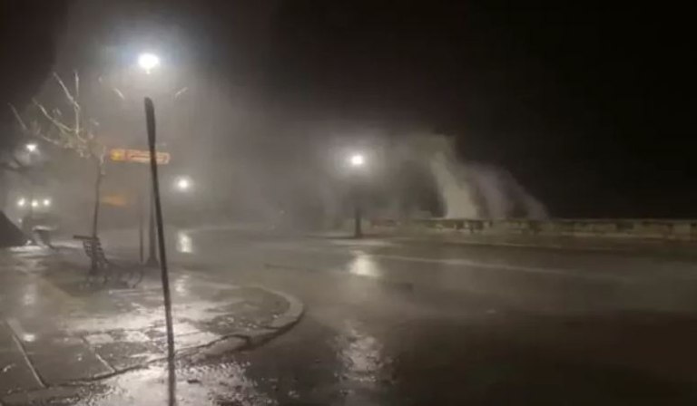 Κακοκαιρία: Ανεμοστρόβιλος έπληξε την Κέρκυρα – Πλημμύρες στην Κεφαλονιά