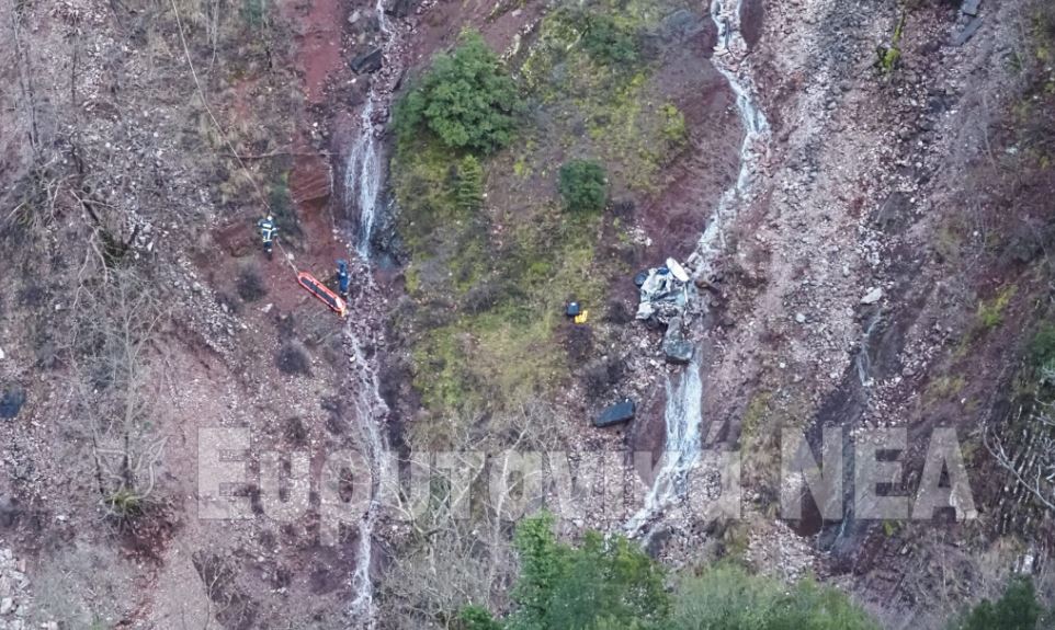 Καρπενήσι: Ακέφαλη σορός χωρίς ρούχα εντοπίστηκε σε αυτοκίνητο που έπεσε σε γκρεμό