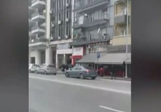 Θεσσαλονίκη: Βίντεο σοκ – Άγριος ξυλοδαρμός 62χρονου από πατέρα ανηλίκου που είχε παρασύρει με το αυτοκίνητό του