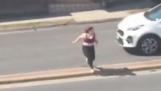 Μεξικό: Σοκαριστικό τροχαίο – Αυτοκίνητο χτυπά γυναίκα και την εκτοξεύει μέτρα μακριά