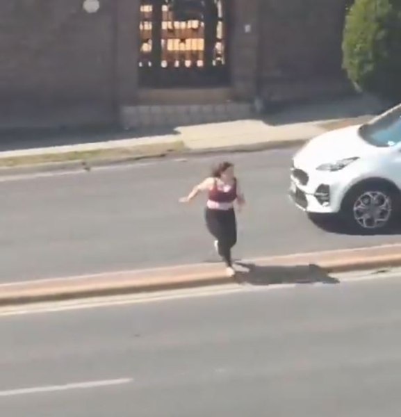 Μεξικό: Σοκαριστικό τροχαίο – Αυτοκίνητο χτυπά γυναίκα και την εκτοξεύει μέτρα μακριά