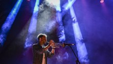 «Να ζω στο έπακρο το κάθε δευτερόλεπτο»: Ο Στέλιος Χατζηκαλέας για τη τζαζ, τη διαφορετικότητα και τη ζωή