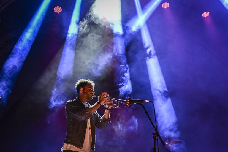 «Να ζω στο έπακρο το κάθε δευτερόλεπτο»: Ο Στέλιος Χατζηκαλέας για τη τζαζ, τη διαφορετικότητα και τη ζωή