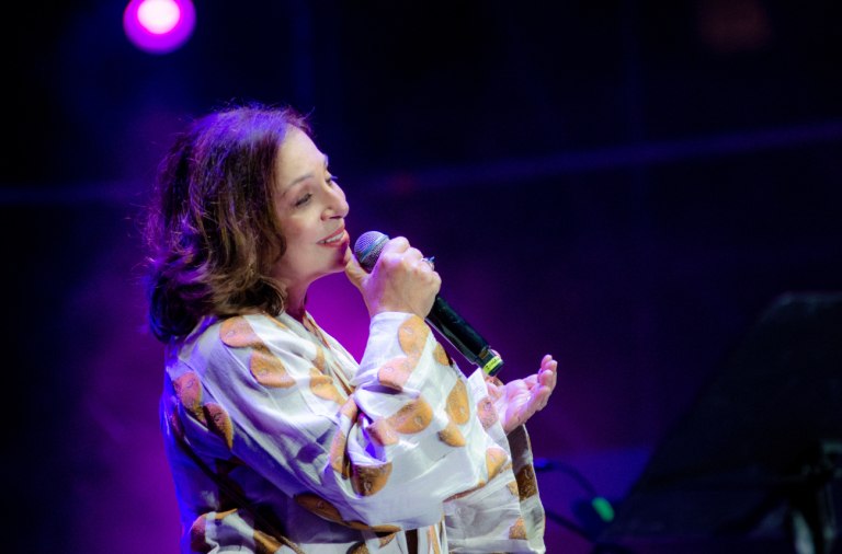 Χάρις Αλεξίου: Αν ζούσες συνέχεια με τον έρωτα θα ήσουν ένας παλαβός, πρέπει να πάμε παρακάτω, να αγαπήσουμε και αλλιώς