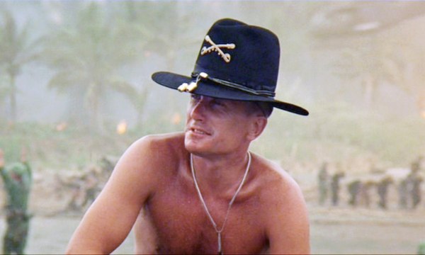 «Λατρεύω τη μυρωδιά της ναπάλμ το πρωί»: Ο Ρόμπερτ Ντιβάλ ήταν ένας δευτεραγωνιστής με τον αέρα ενός σταρ του Χόλιγουντ