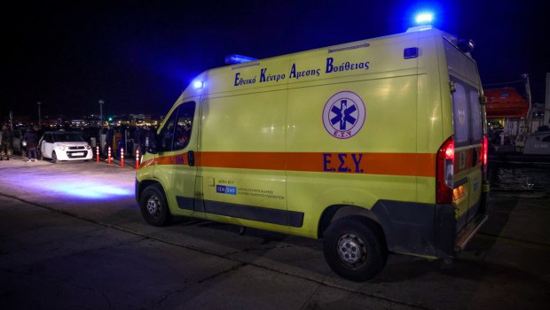 Γιαννάκος: Επίσκεψη στα τραυματισμένα παιδιά από το ναυάγιο στη Χίο – «Μπράβο» στους υγειονομικούς