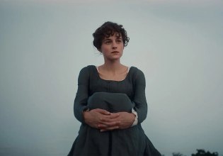 Έρχεται η πολυαναμενόμενη σειρά «Περηφάνια και Προκατάληψη» – Οι πρώτες εικόνες της Έμα Κόριν ως Ελίζαμπεθ Μπένετ