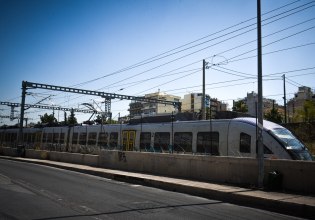 Πάτρα: Αμαξοστοιχία του προαστιακού προσέκρουσε σε ΙΧ αυτοκίνητο – Δεν αναφέρθηκαν τραυματισμοί