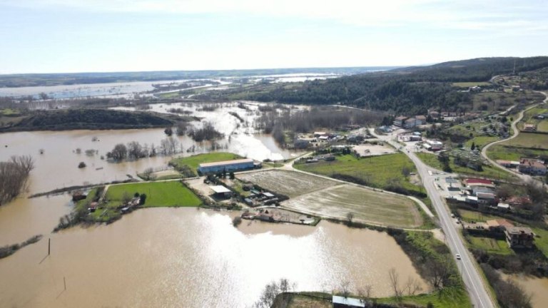 Έβρος: Έσπασαν φράγματα – Πλημμύρισαν πάνω από 100.000 στρέμματα – Απαγόρευση χρήσης νερού στο Διδυμότειχο