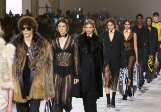 Το νηφάλιο ντεμπούτο της Μαρία Γκράτσια Κιουρί στη Fendi – «Δε σχεδιάζω για να ψυχαγωγώ»